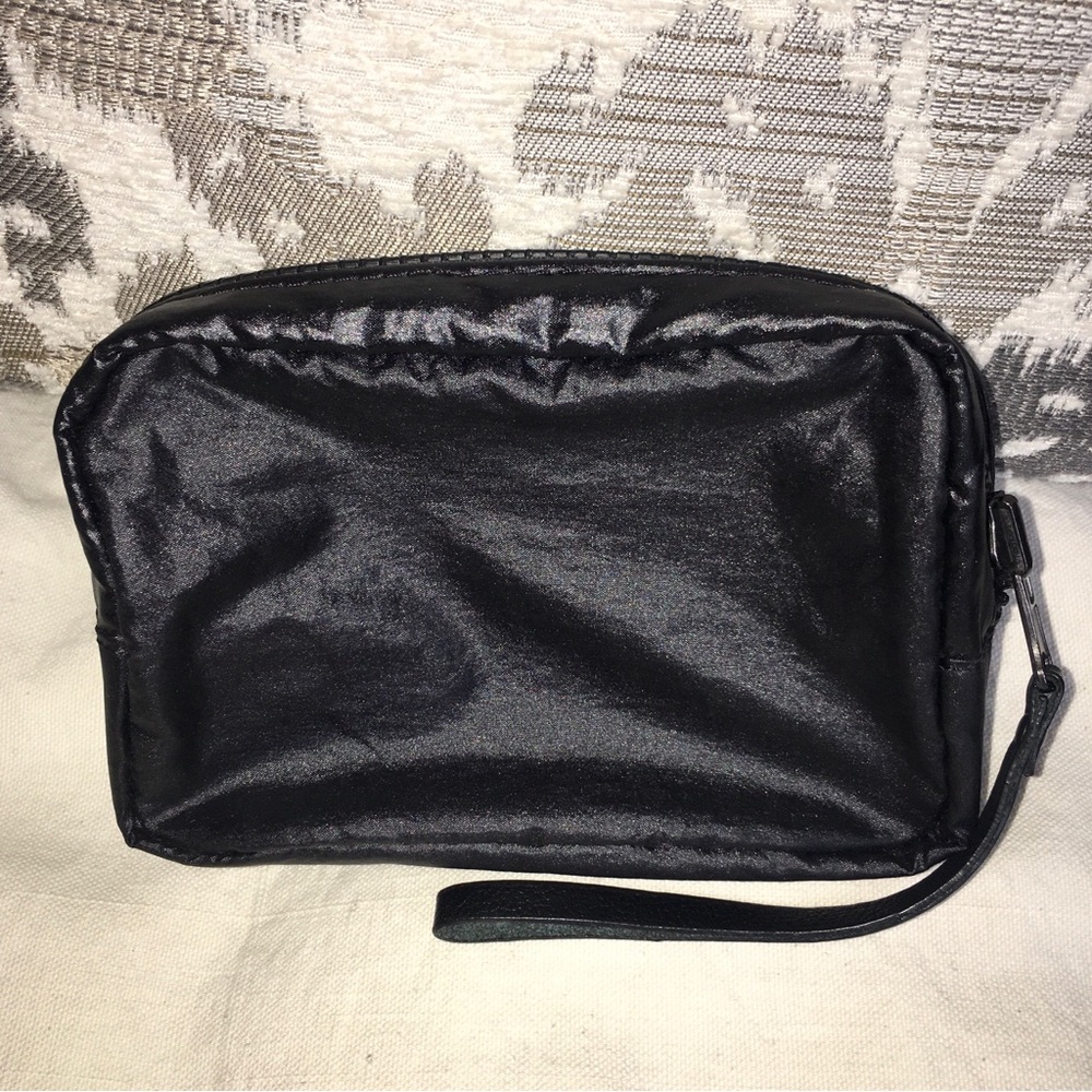 Essentials Case - Picture 4 of 4